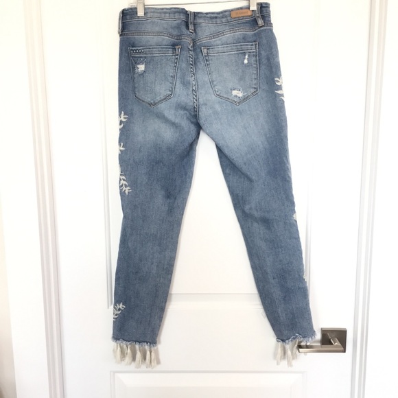 Blanknyc Embroidered Tassel-Hem Jeans Waist 29” - Picture 8 of 12